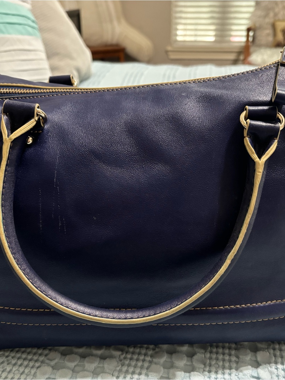 Kate Spade handbag/shoulder bag is a great accessory fun or professional use. - Picture 2 of 16